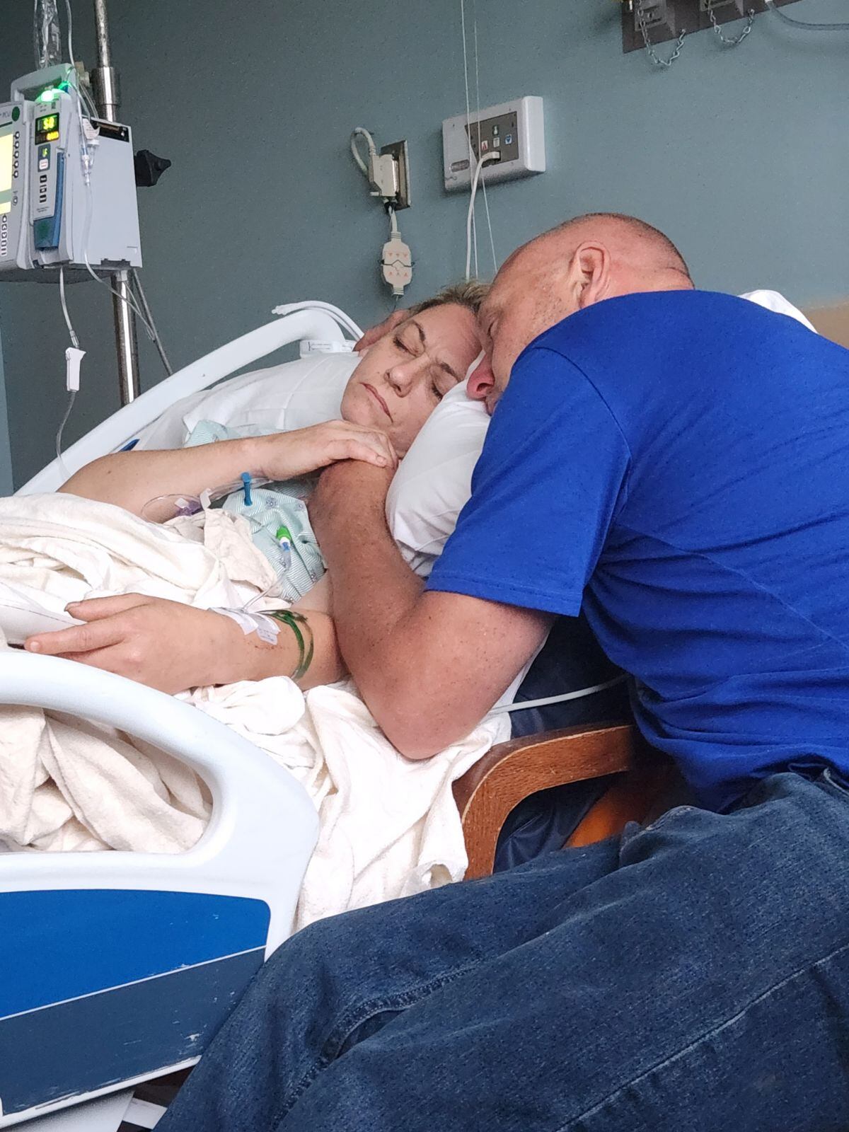 Citronelle woman loses leg to propeller in boat accident - Vimarsana News