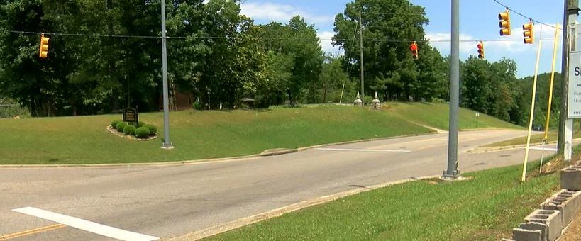 New traffic light on Tarrant Huffman Road, leaders say drivers refuse to stop - Vimarsana News